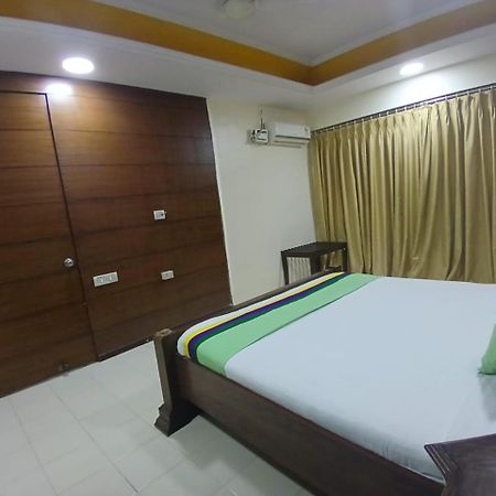 Blossom Rooms Hotel Vashishtha - Free Lunch Or Dinner- Free Breakfast ไฮเดอราบัด ภายนอก รูปภาพ