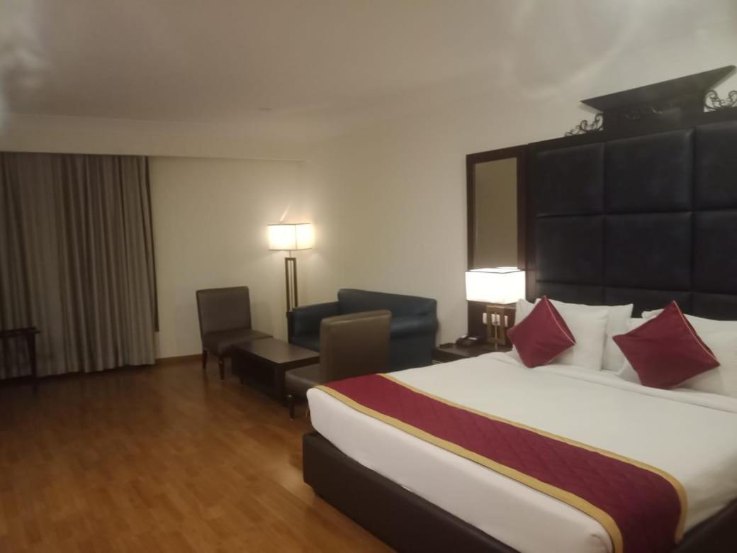 Blossom Rooms Hotel Vashishtha - Free Lunch Or Dinner- Free Breakfast ไฮเดอราบัด ภายนอก รูปภาพ