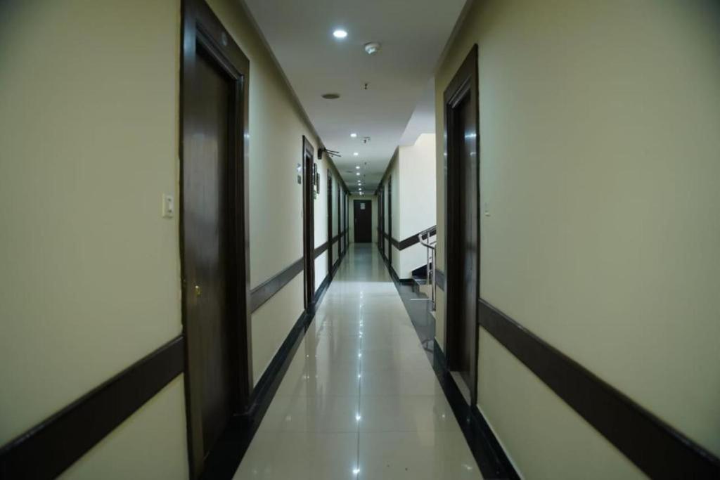 Blossom Rooms Hotel Vashishtha - Free Lunch Or Dinner- Free Breakfast ไฮเดอราบัด ภายนอก รูปภาพ