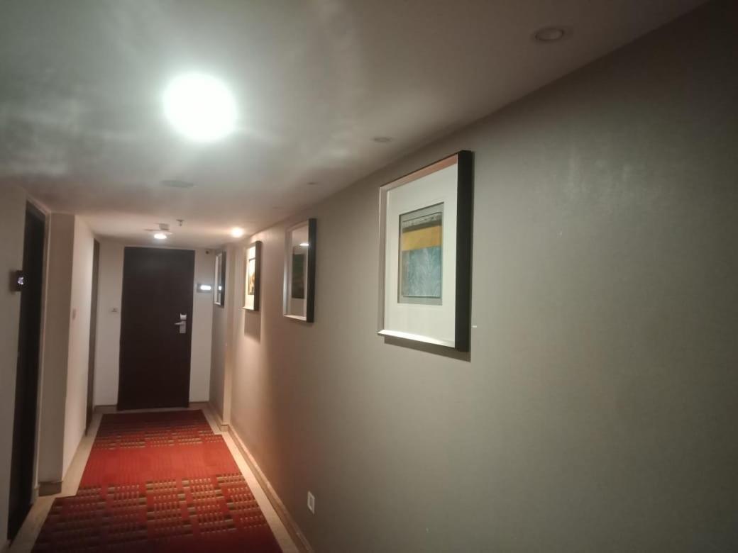 Blossom Rooms Hotel Vashishtha - Free Lunch Or Dinner- Free Breakfast ไฮเดอราบัด ภายนอก รูปภาพ
