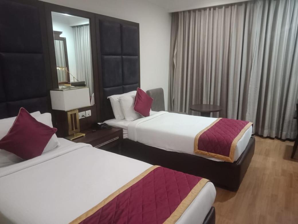 Blossom Rooms Hotel Vashishtha - Free Lunch Or Dinner- Free Breakfast ไฮเดอราบัด ภายนอก รูปภาพ