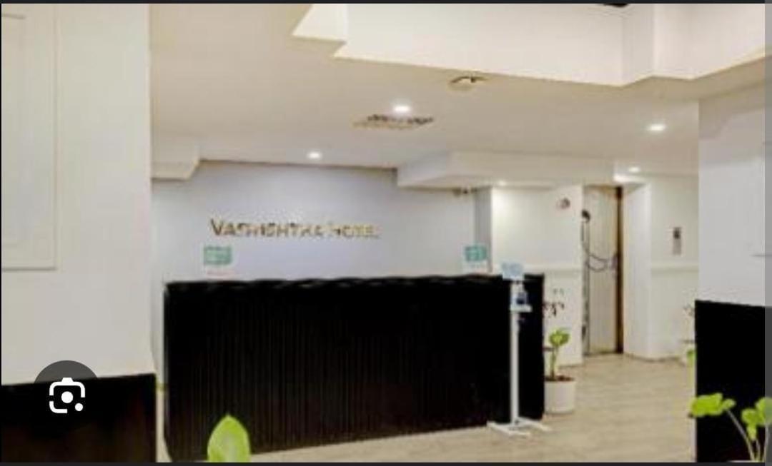 Blossom Rooms Hotel Vashishtha - Free Lunch Or Dinner- Free Breakfast ไฮเดอราบัด ภายนอก รูปภาพ