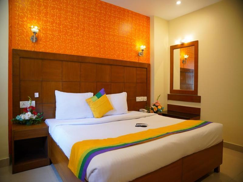 Blossom Rooms Hotel Vashishtha - Free Lunch Or Dinner- Free Breakfast ไฮเดอราบัด ภายนอก รูปภาพ