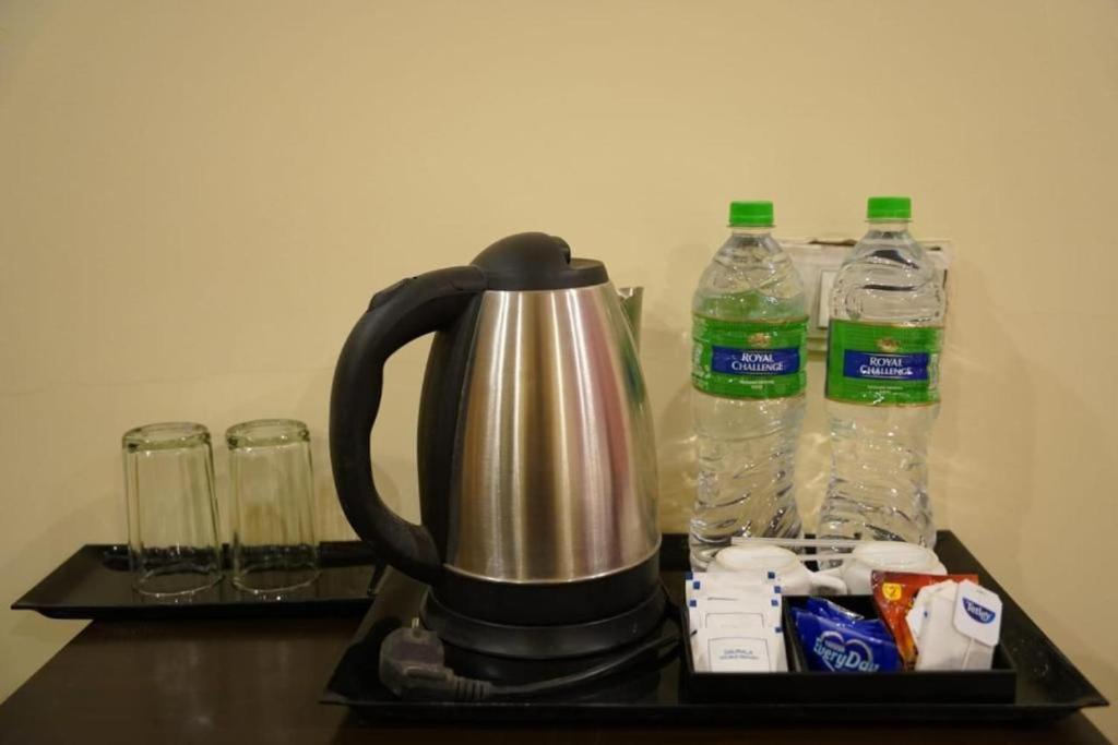 Blossom Rooms Hotel Vashishtha - Free Lunch Or Dinner- Free Breakfast ไฮเดอราบัด ภายนอก รูปภาพ