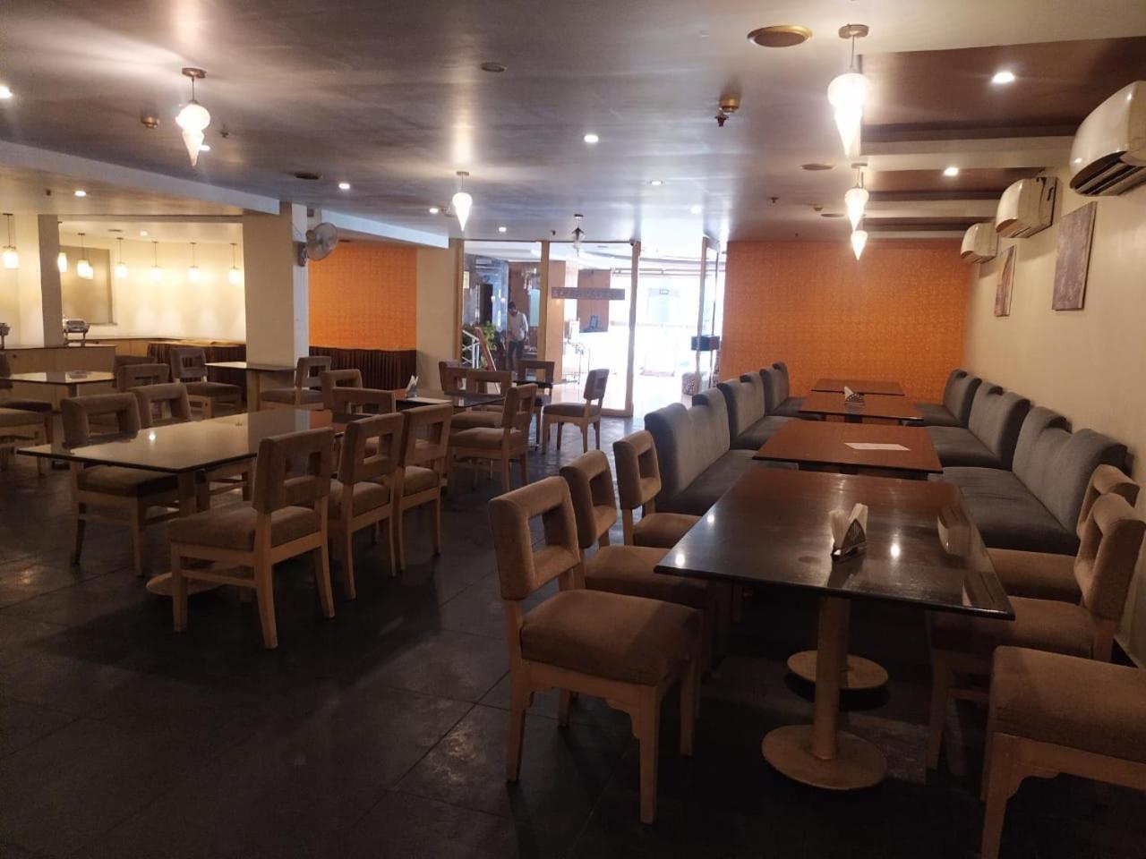 Blossom Rooms Hotel Vashishtha - Free Lunch Or Dinner- Free Breakfast ไฮเดอราบัด ภายนอก รูปภาพ