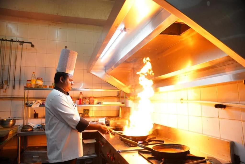 Blossom Rooms Hotel Vashishtha - Free Lunch Or Dinner- Free Breakfast ไฮเดอราบัด ภายนอก รูปภาพ