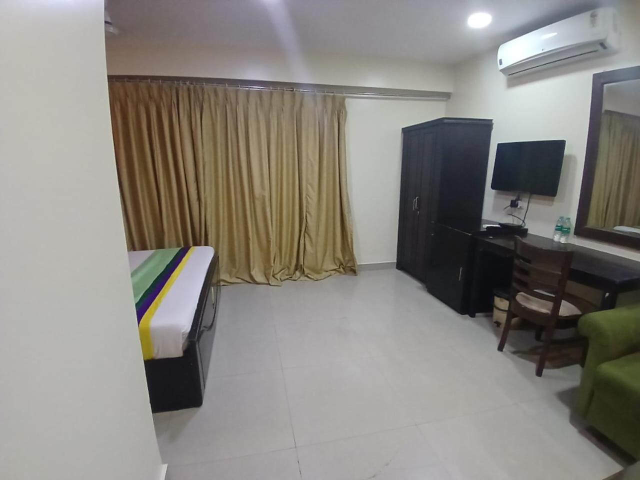 Blossom Rooms Hotel Vashishtha - Free Lunch Or Dinner- Free Breakfast ไฮเดอราบัด ภายนอก รูปภาพ