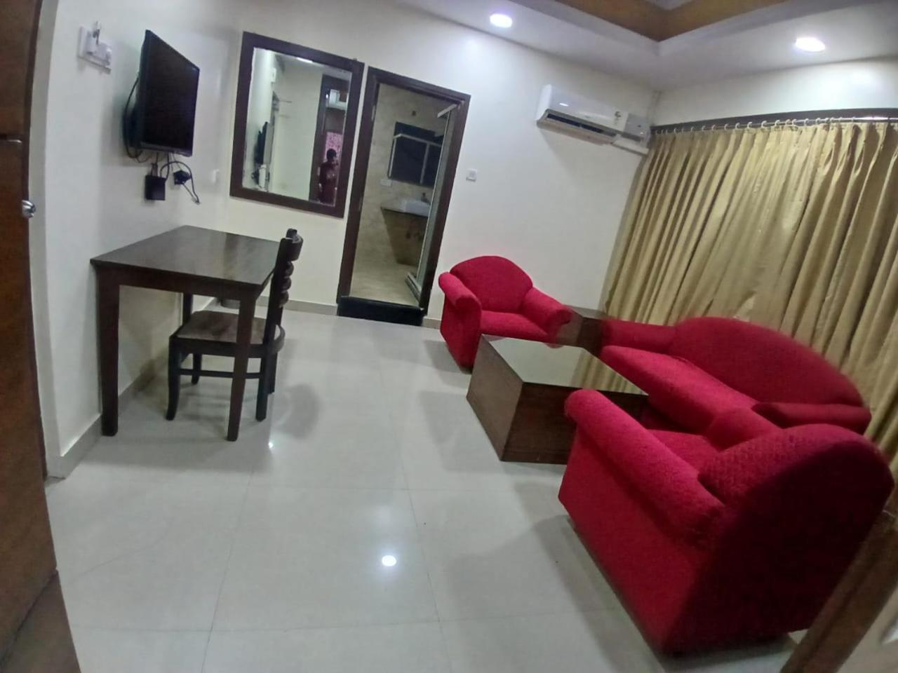 Blossom Rooms Hotel Vashishtha - Free Lunch Or Dinner- Free Breakfast ไฮเดอราบัด ภายนอก รูปภาพ