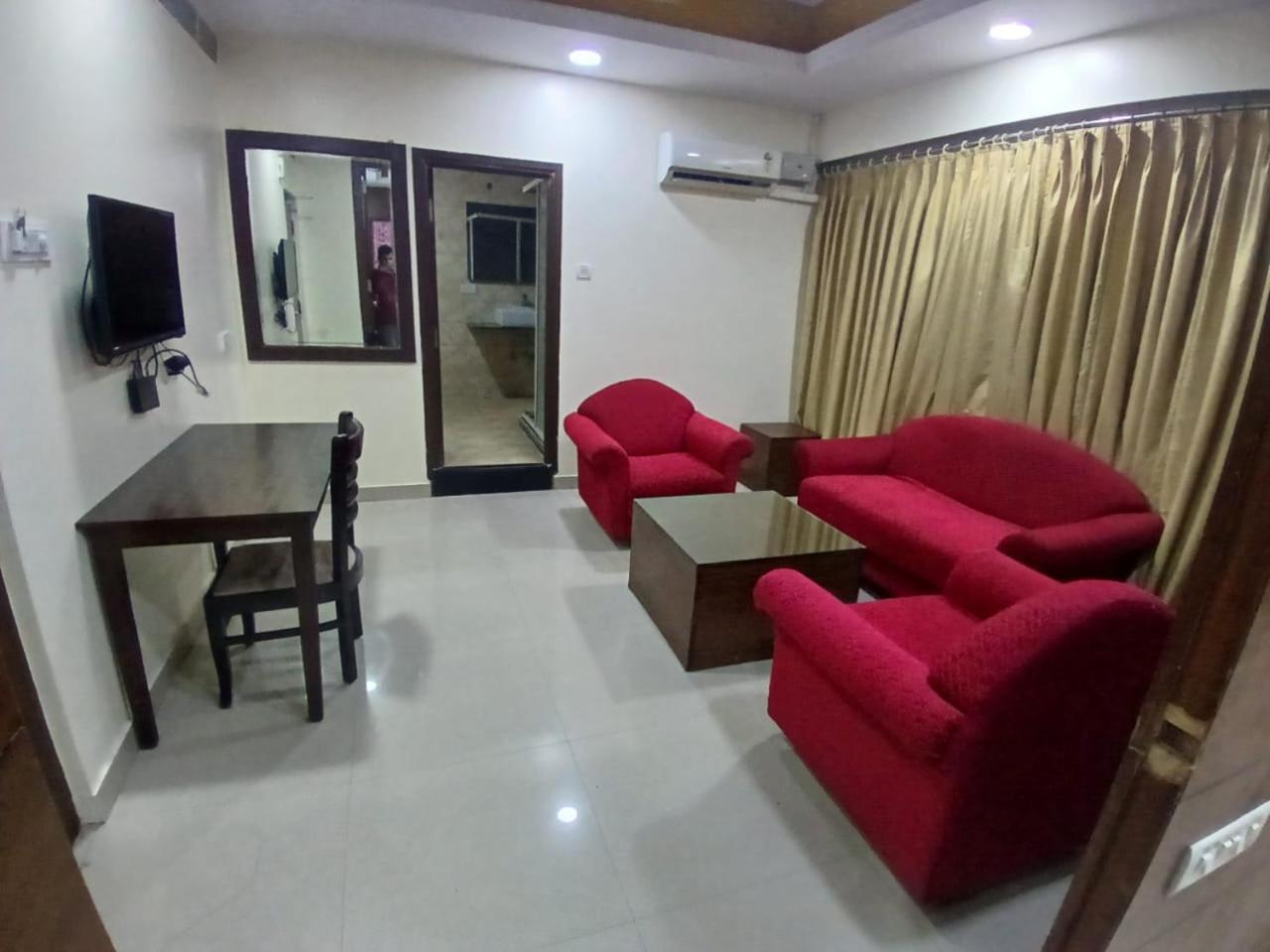 Blossom Rooms Hotel Vashishtha - Free Lunch Or Dinner- Free Breakfast ไฮเดอราบัด ภายนอก รูปภาพ