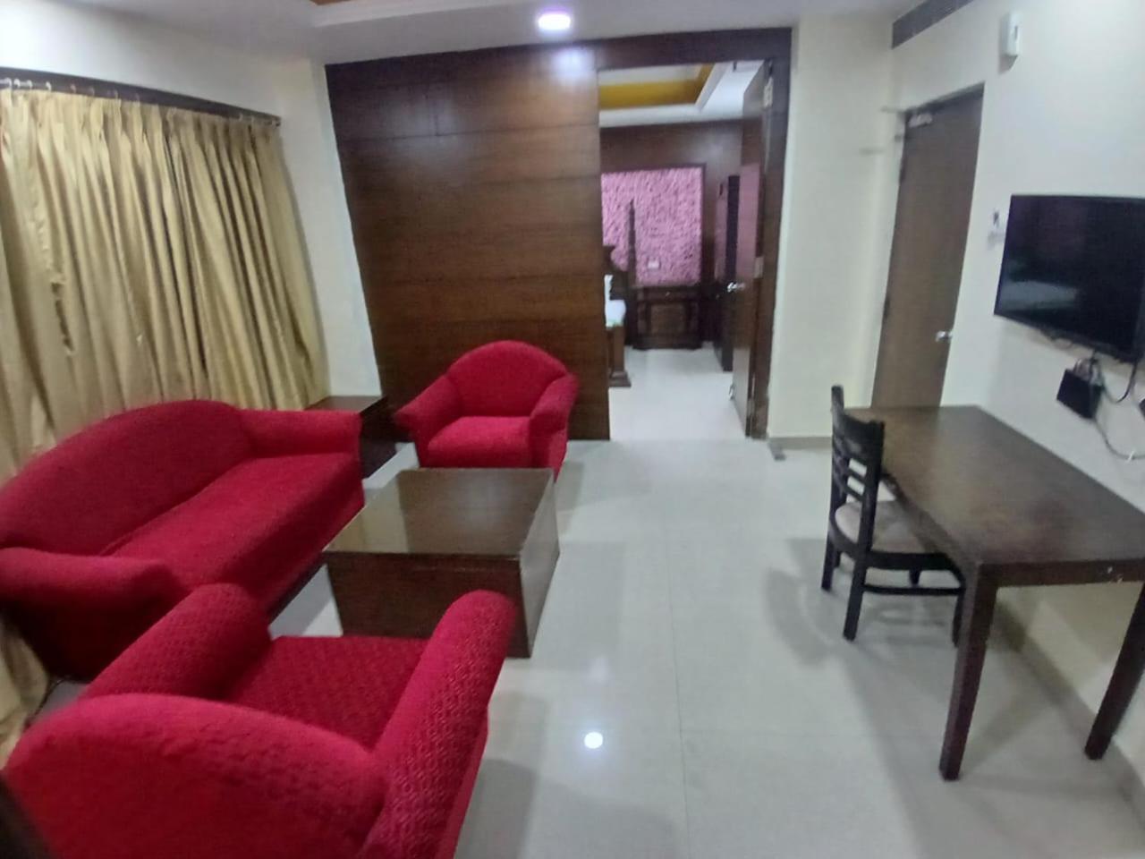 Blossom Rooms Hotel Vashishtha - Free Lunch Or Dinner- Free Breakfast ไฮเดอราบัด ภายนอก รูปภาพ