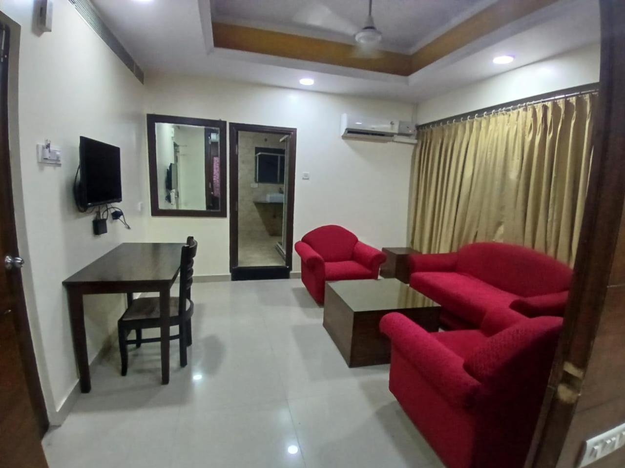Blossom Rooms Hotel Vashishtha - Free Lunch Or Dinner- Free Breakfast ไฮเดอราบัด ภายนอก รูปภาพ